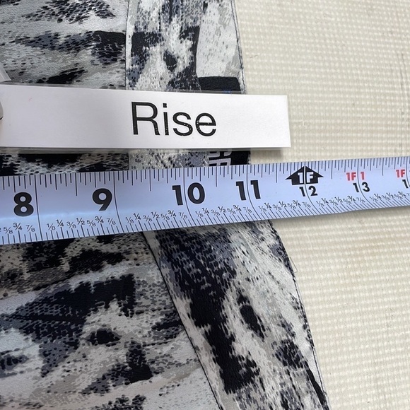 Paige Pants Silver Black Printed Silky Satin Pockets Size Small - Picture 12 of 14